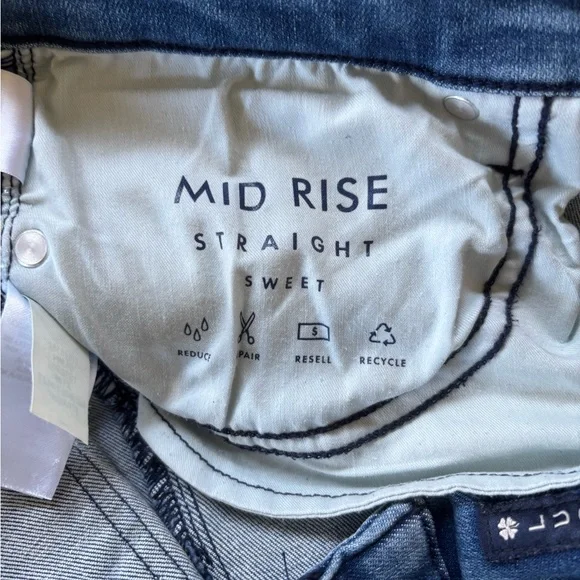 Lucky Brand Mid-Rise Straight Sweet Jeans - Picture 3 of 6